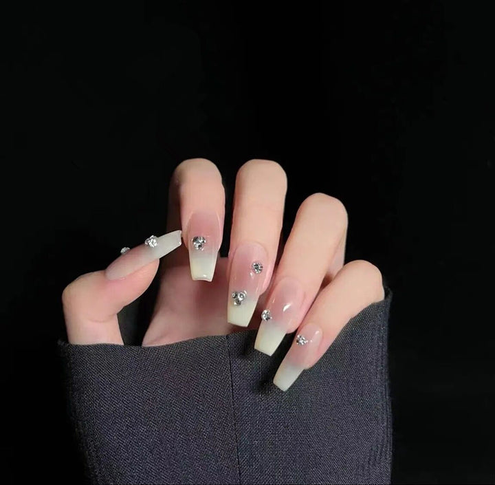 Elegant Rhinestone-Embellished Press-On Nails Bowlift