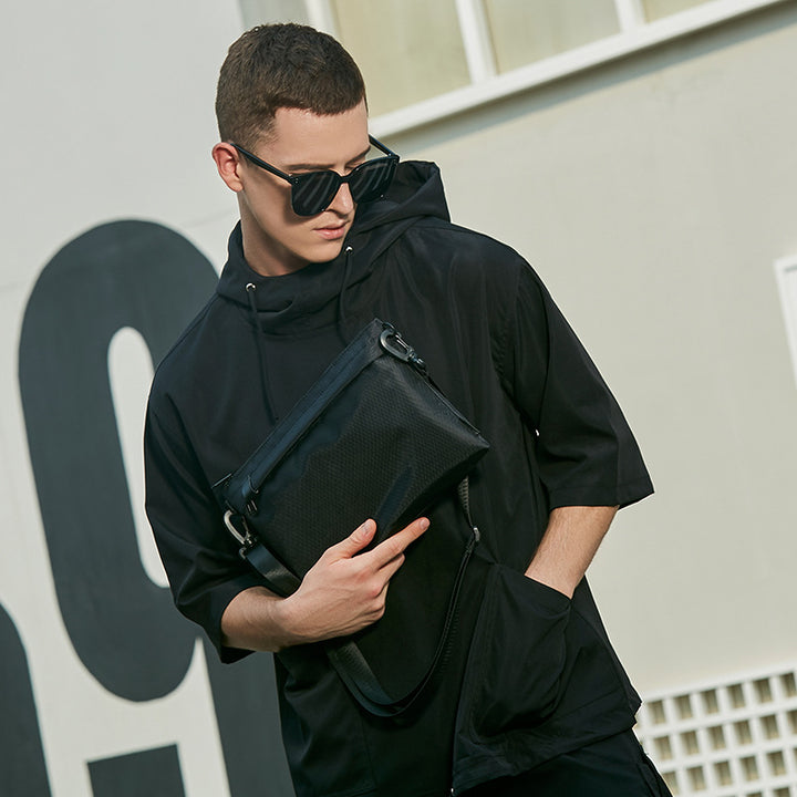 Minimalist Crossbody Pouch Bowlift