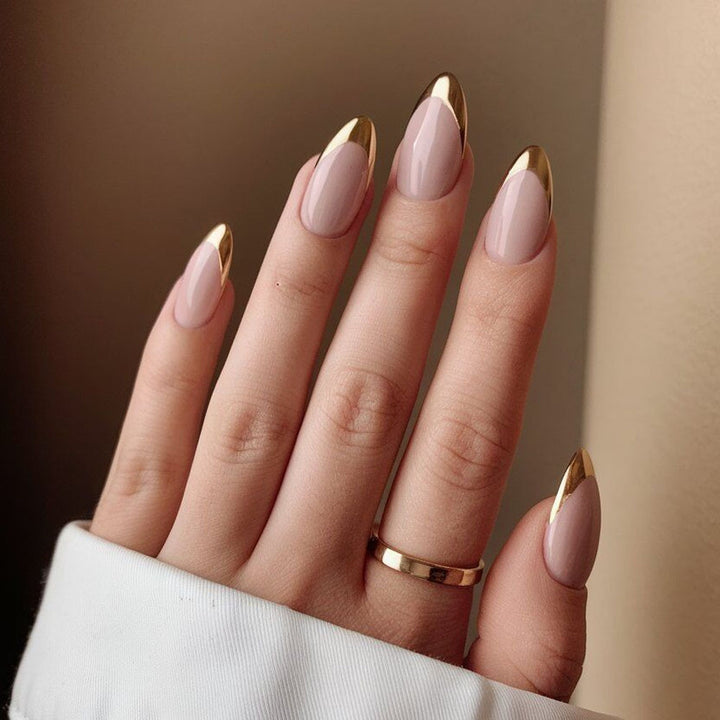 Artificial nails with metallic tip design Bowlift