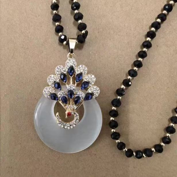 Ornate Pendant Necklace Bowlift
