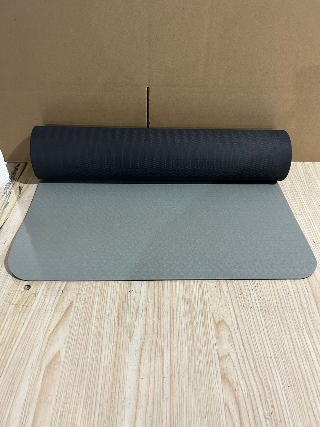Non-slip fitness yoga mat with double cushioning Bowlift