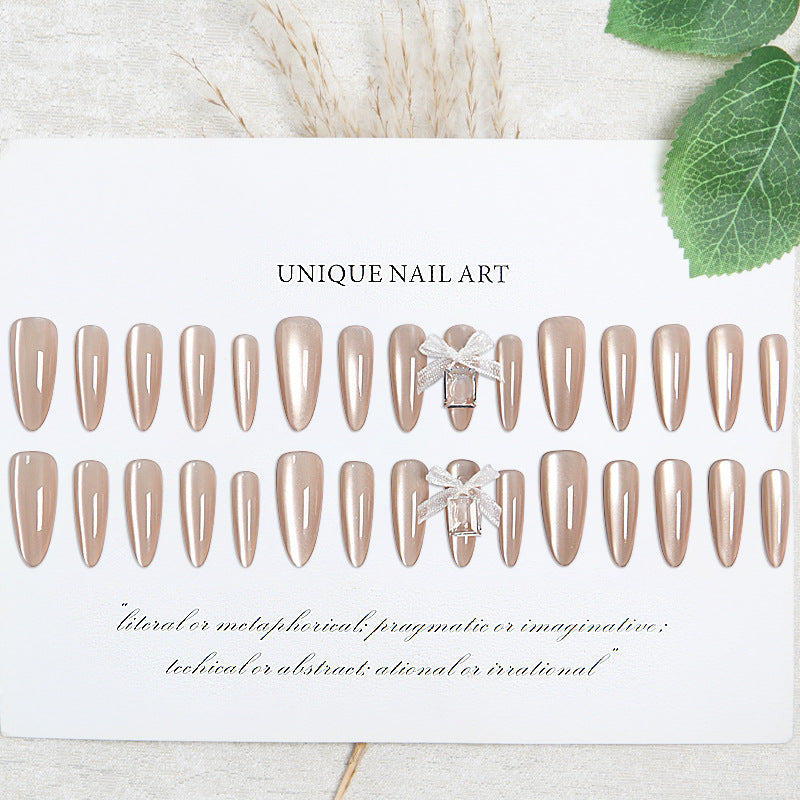 Elegant artificial nail tips with a glossy finish Bowlift
