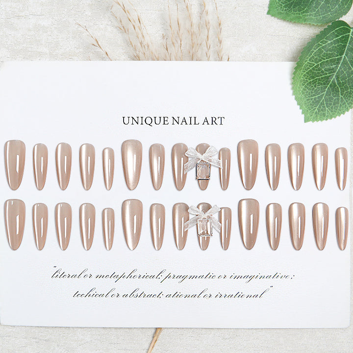 Elegant artificial nail tips with a glossy finish Bowlift