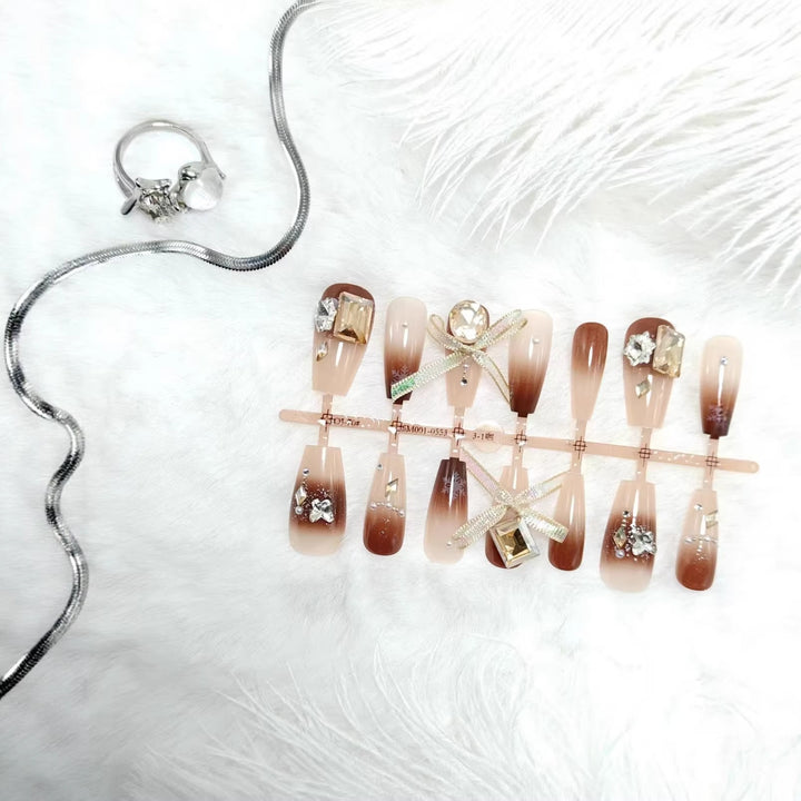 Artificial nails with luxurious design and elegant decorations Bowlift