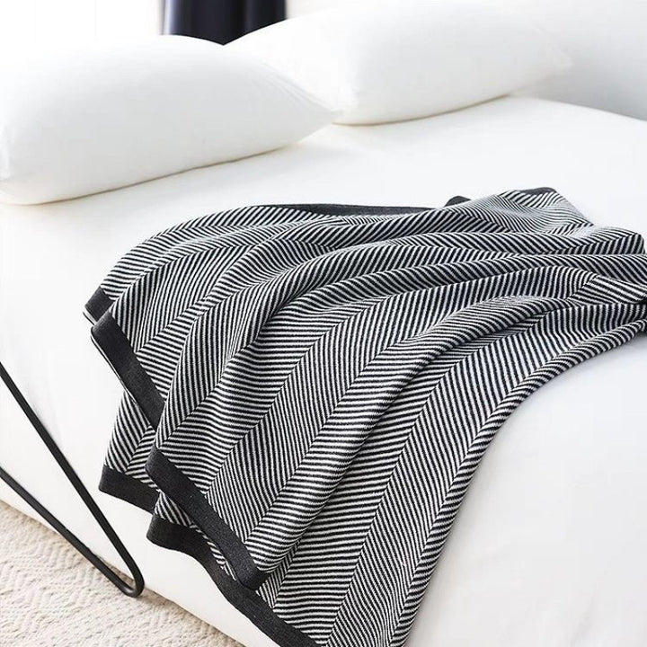 Patterned Throw Blanket Bowlift