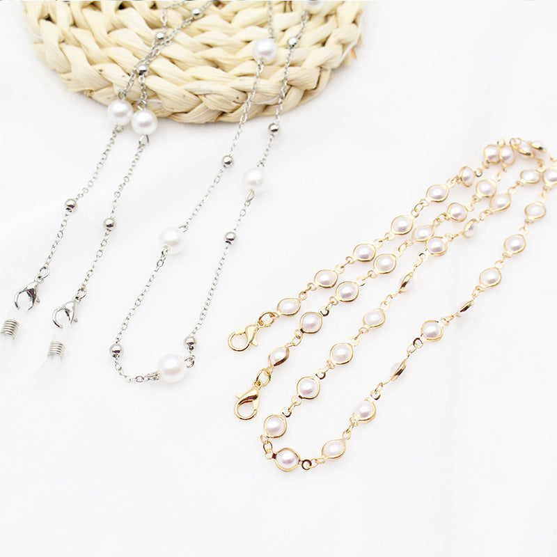 Elegant Pearl-Linked Eyewear Chain Bowlift