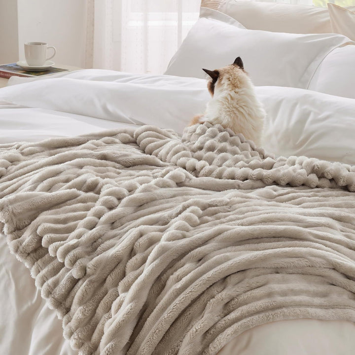 Cozy Plush Throw Blanket Bowlift