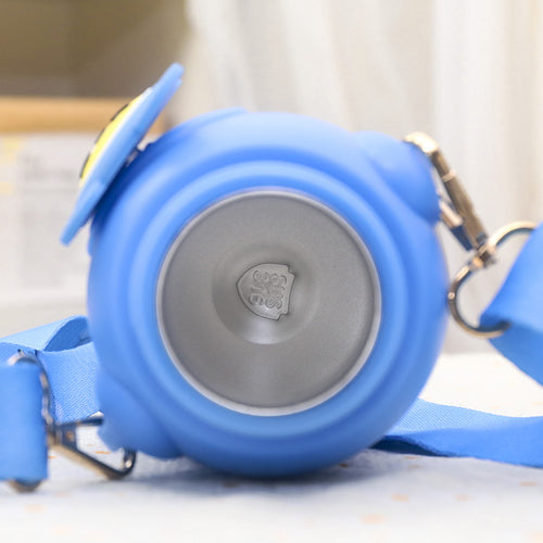 Creative water bottle with practical carrying strap Bowlift