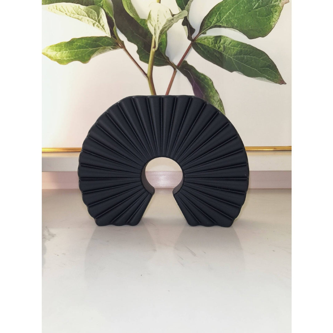 Decorative Fan-Shaped Sculpture Bowlift