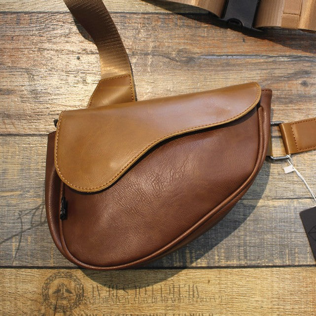 Elegant shoulder bag with innovative closure Bowlift