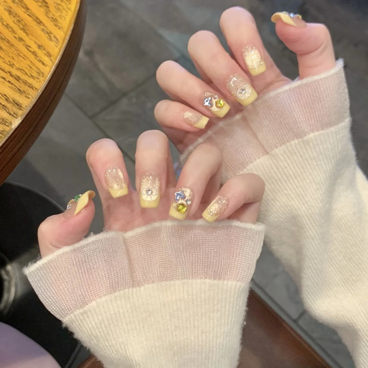 Glamorous Nail Art Press-On Set
