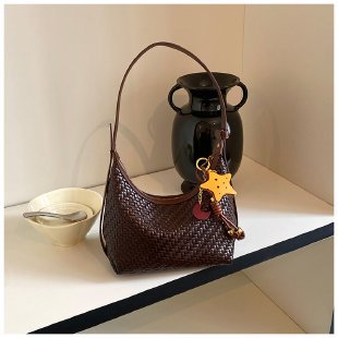 ven Leather Hobo Bag Bowlift