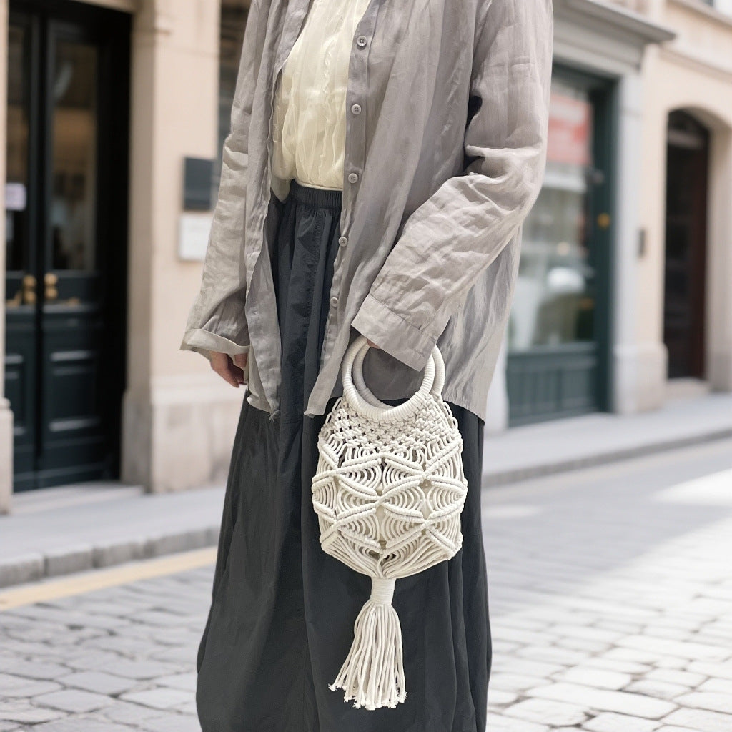 Hand-knotted macramé bag with tassels Bowlift