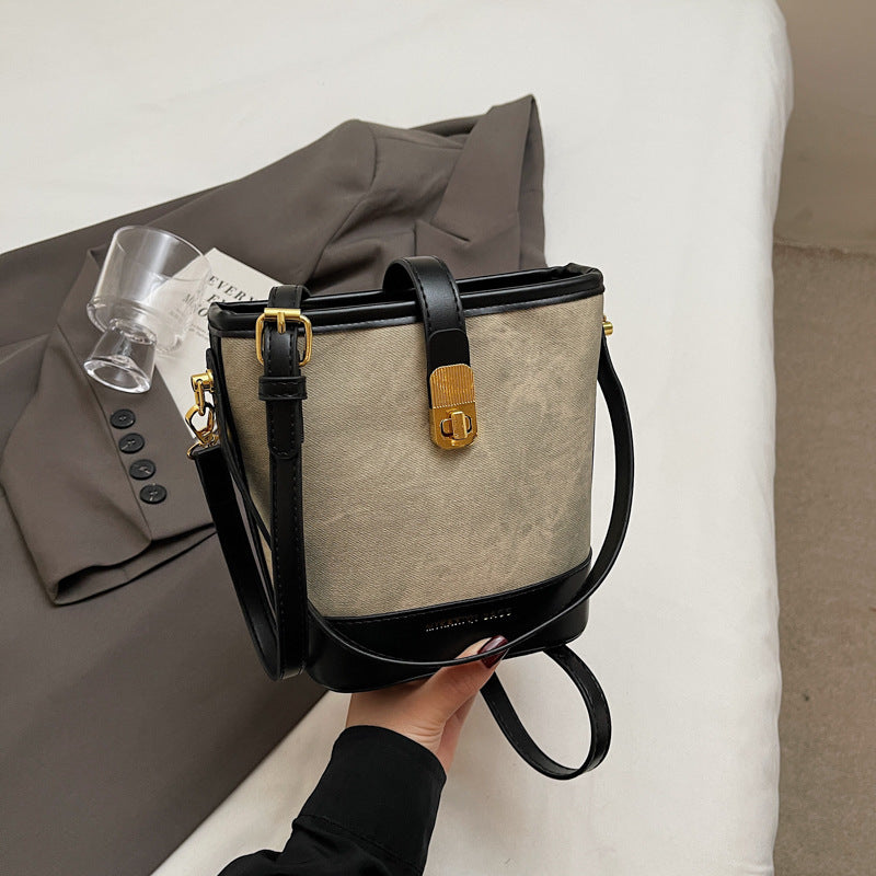 Chic Structural Handbag Bowlift