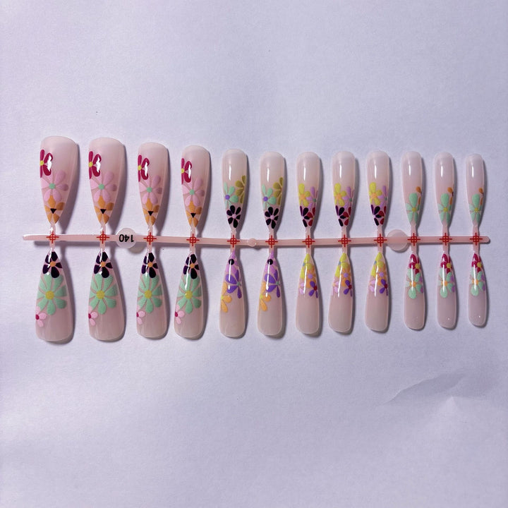Nail art with floral patterns Bowlift
