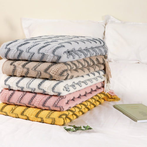 Decorative Throw Blanket Bowlift