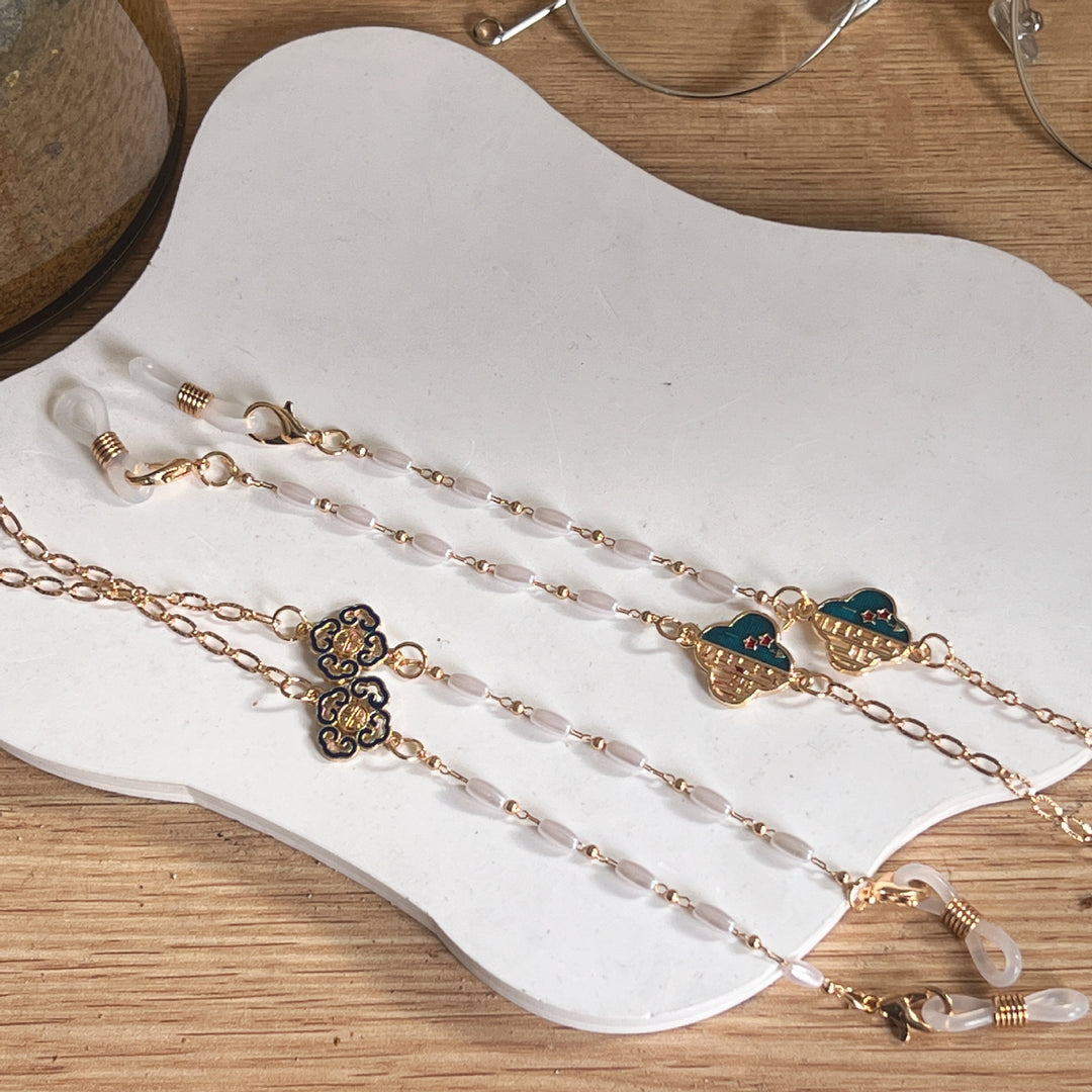 Artistic Gold-Plated Eyewear Chain with Decorative Cloud Charm Bowlift