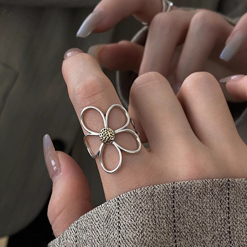 Stylish Floral Ring Bowlift