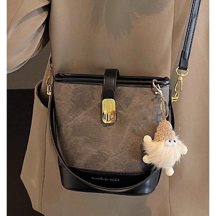 Elegant Structured Bucket Bag Bowlift