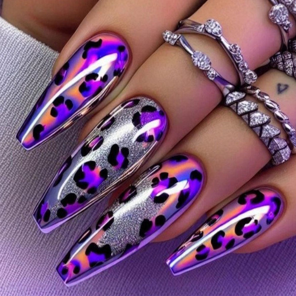 Trendy artificial nails with glitter and leopard pattern Bowlift
