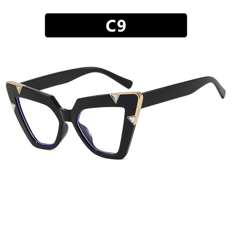 Women's Cat-Eye Sunglasses with Luxurious Design and Protective UV Filter Bowlift