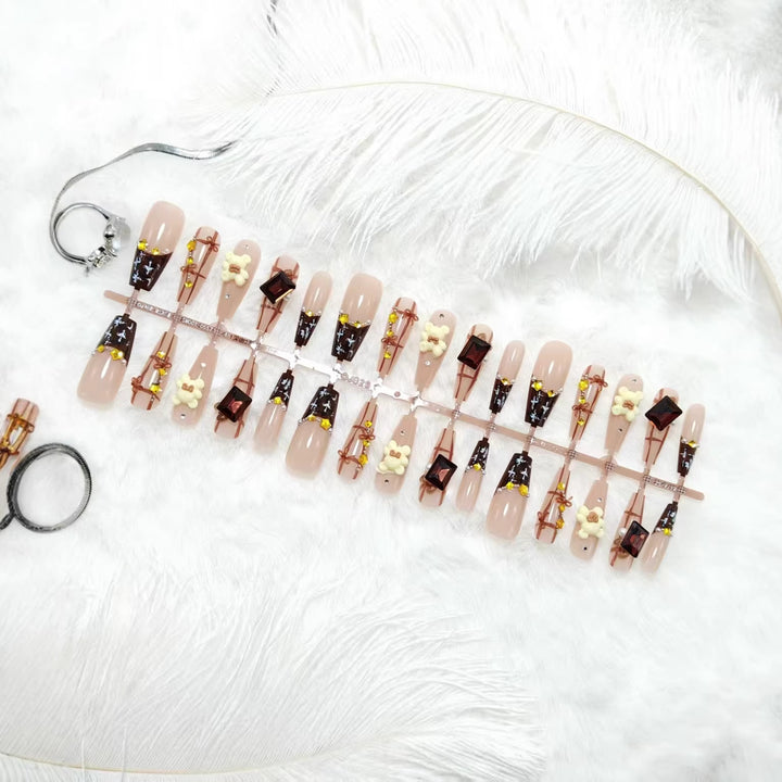 Artificial nails with playful animal designs and glitter effects Bowlift