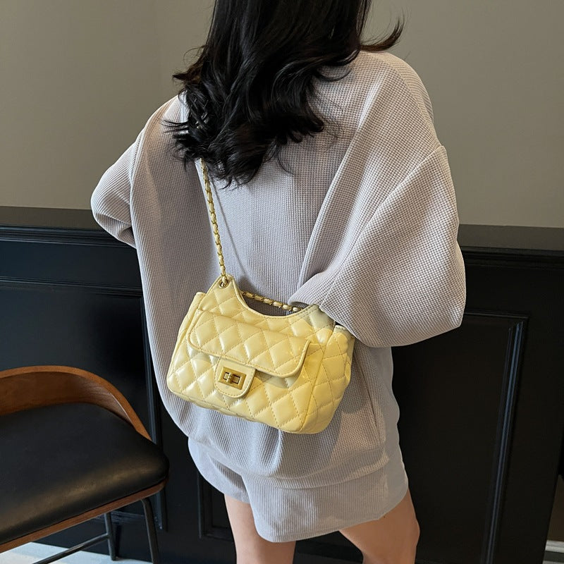 Quilted Chain-Detail Handbag Bowlift