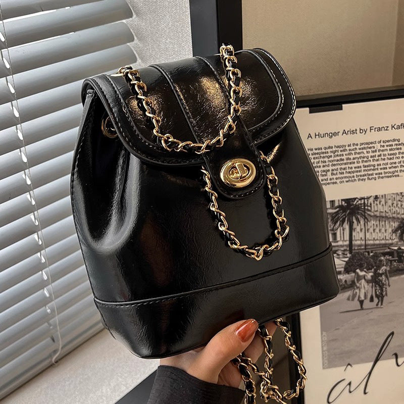 Chic Chain-accented Bucket Handbag Bowlift