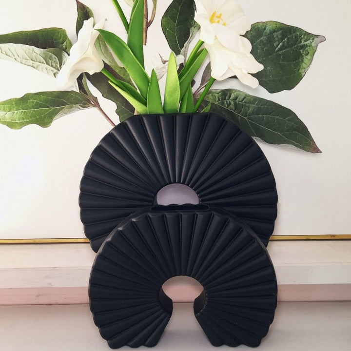 Decorative Fan-Shaped Sculpture Bowlift