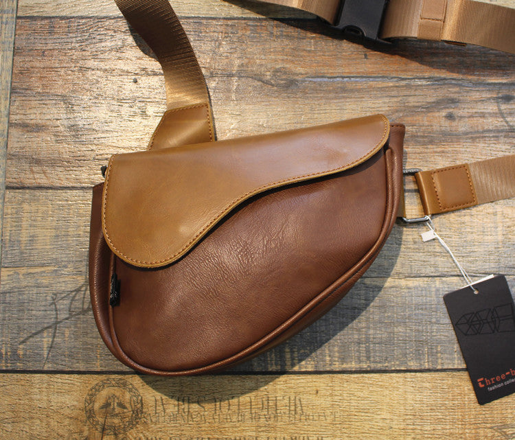 Elegant shoulder bag with innovative closure Bowlift