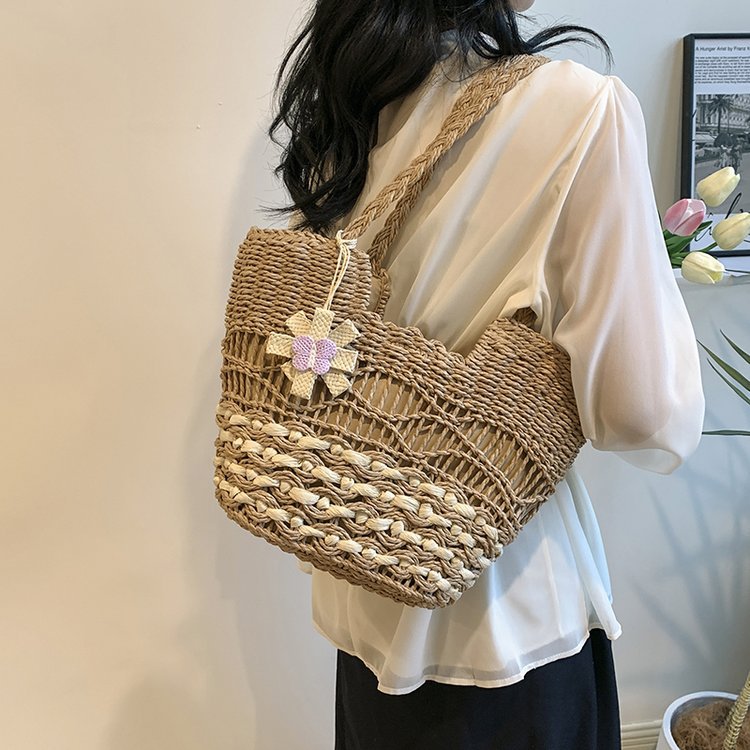 Handcrafted wicker basket Bowlift