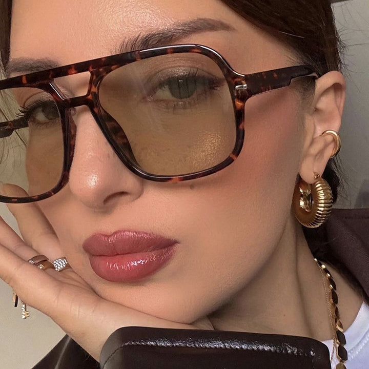 Women's fashionable sunglasses with protective UV filter and stylish lenses Bowlift