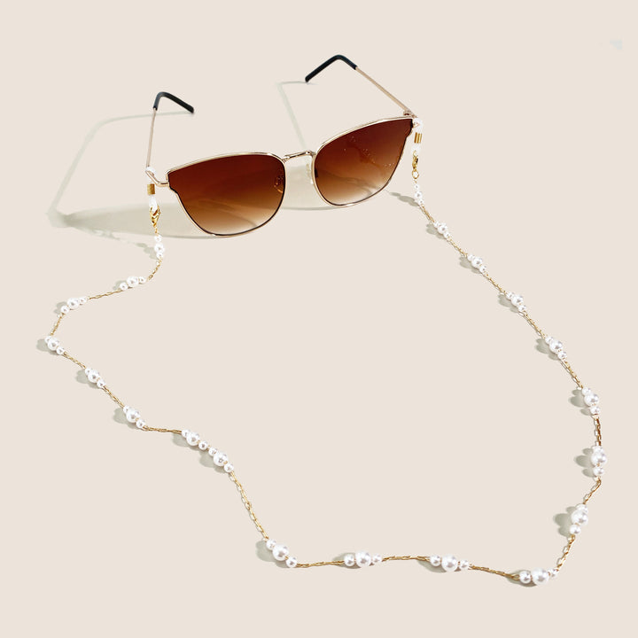 Elegant Pearl-Embellished Eyewear Chain Bowlift