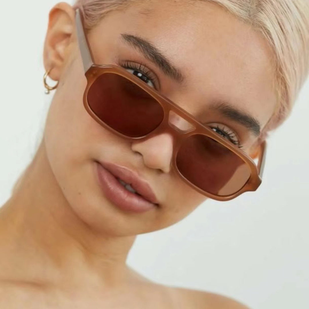 Women's fashionable square sunglasses made of transparent plastic Bowlift