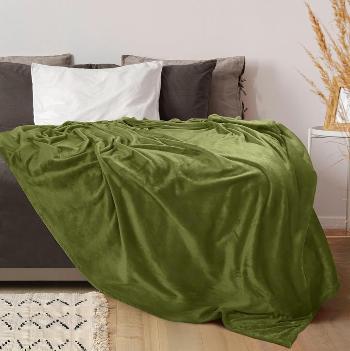 Cozy Plush Throw Blanket Bowlift