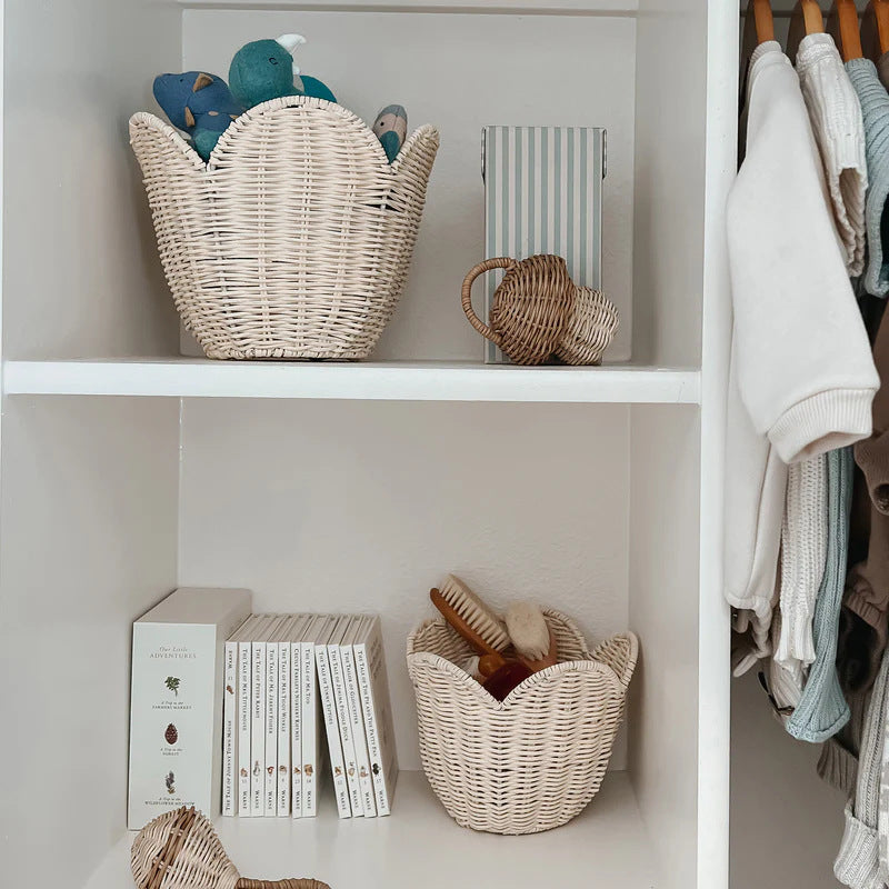 Handwoven basket with elegant shape Bowlift