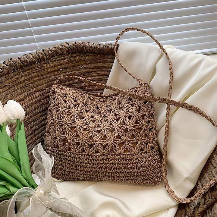 Handmade macrame bag with floral details Bowlift