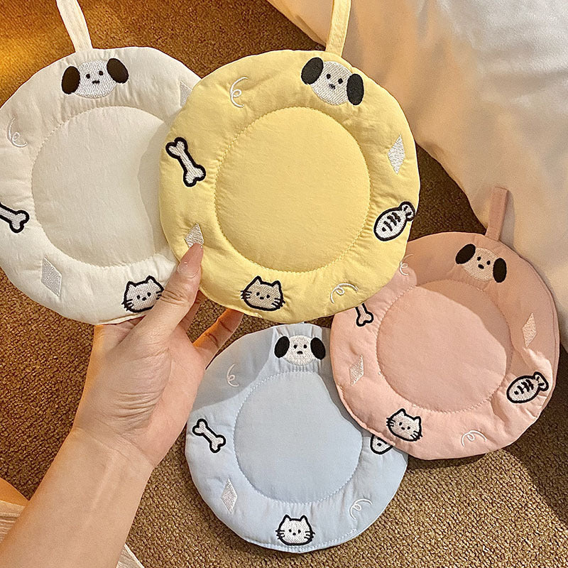 Cozy animal cushion with playful design Bowlift