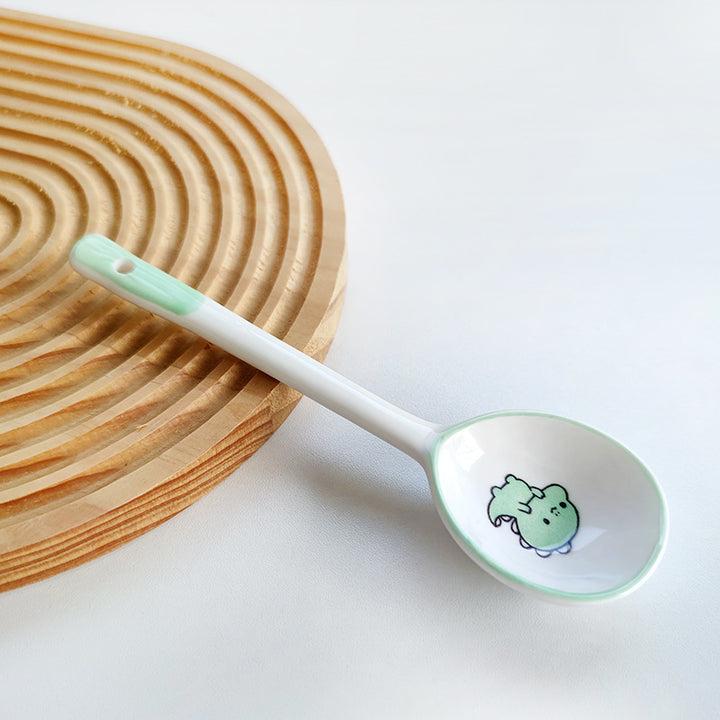 Ceramic soup spoon with lucky cat illustration and ergonomic long-handle Bowlift