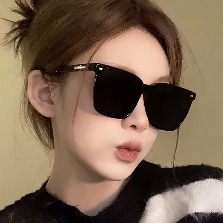 Women's square sunglasses with stylish design and UV protection Bowlift