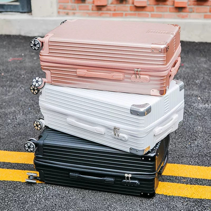 Premium Hard-Shell Spinner Suitcase Bowlift