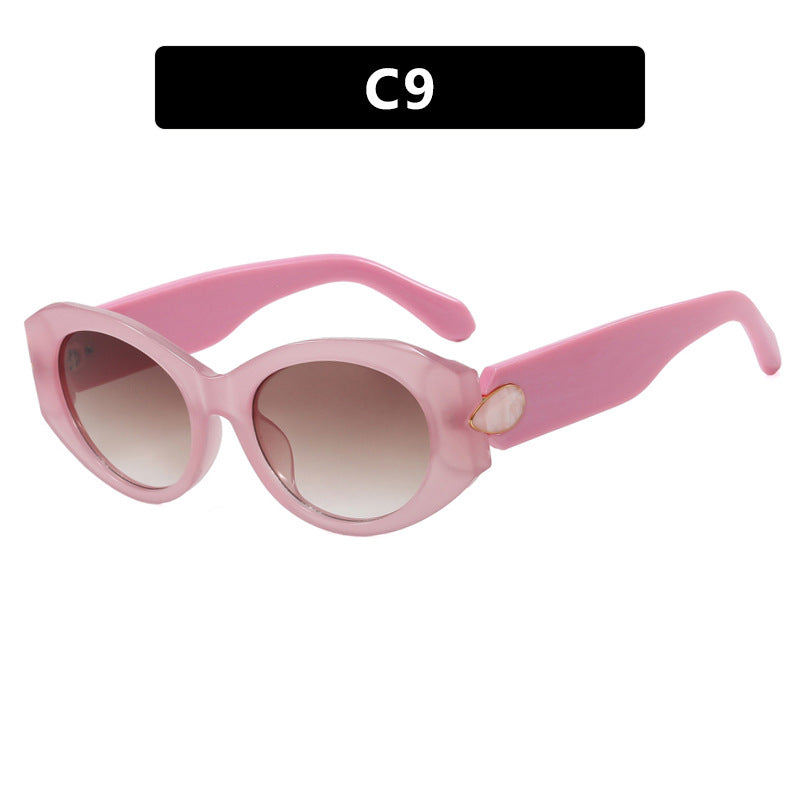 Women elegant sunglasses with stylish contours Bowlift