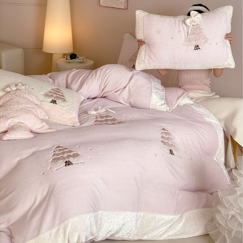 Luxury children's bedding set with embroidered fir trees, velvet trim and cuddly pillow Bowlift