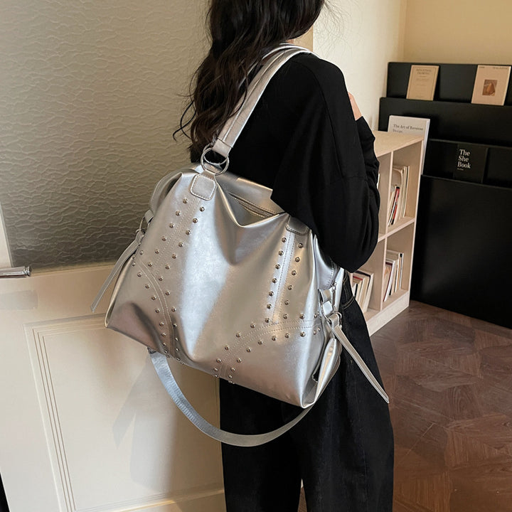 Elegant and Spacious Handbag Bowlift