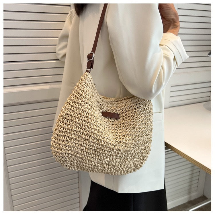 Practical handbag made of woven natural material Bowlift