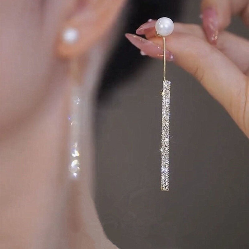Elegant and Sparkling Stud Earrings Bowlift