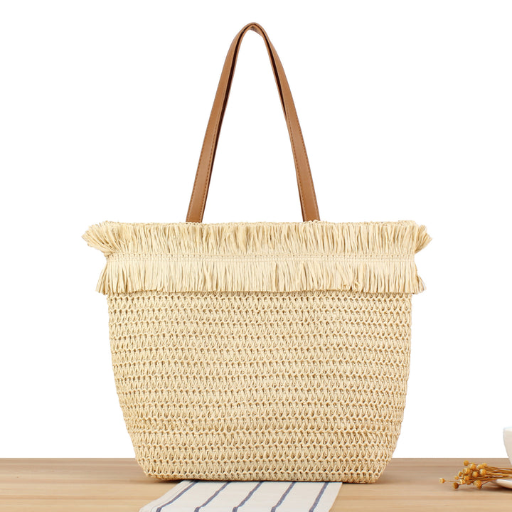 Beach bag made of handwoven natural material with fringe decoration Bowlift