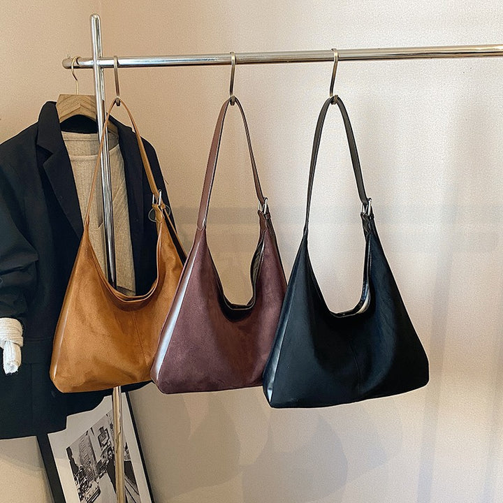 Elegant and Versatile Shoulder Bag Bowlift