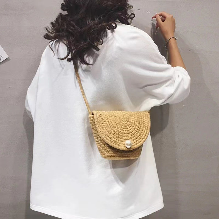 Shoulder bag with elegant pearl closure Bowlift