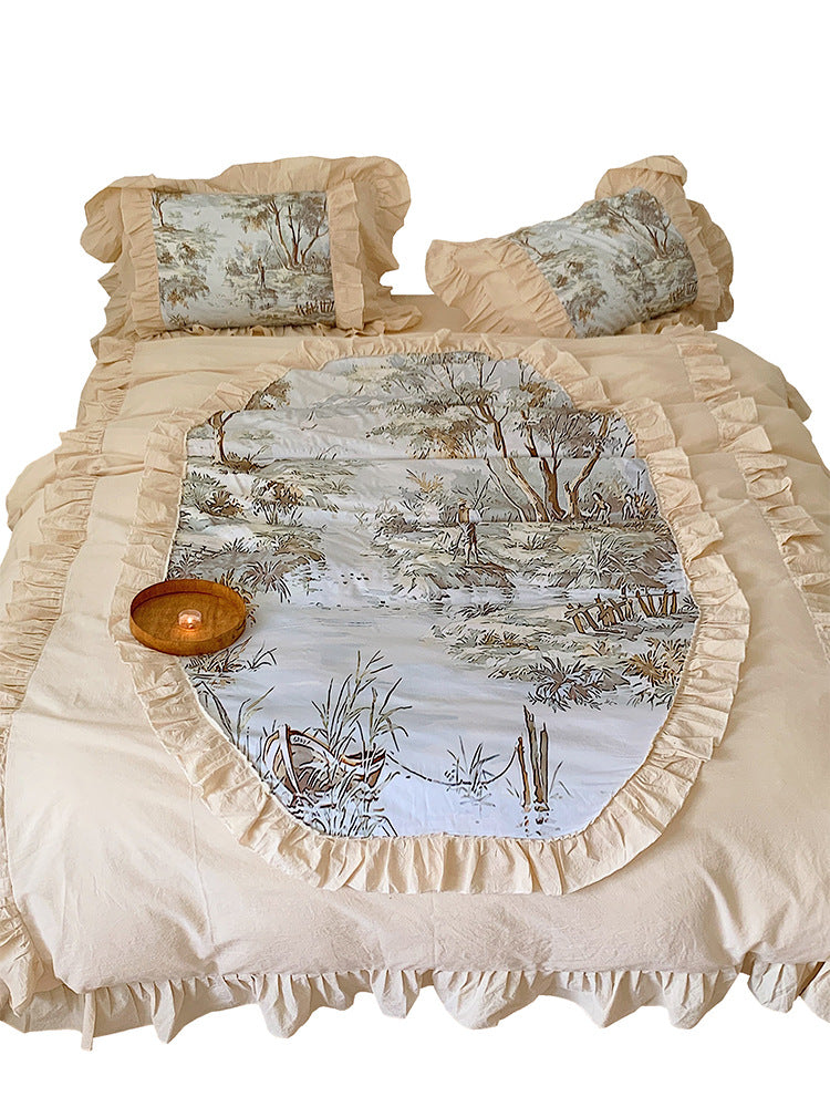 Romantic bed set with muslin look, ruffled edge and toile runner